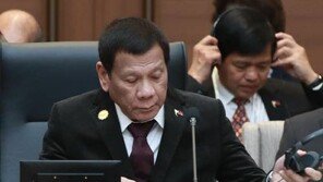 필리핀 대통령 “백신 접종 거부하면 감옥 보내겠다”