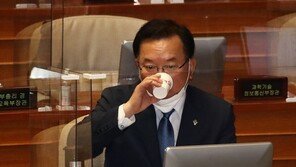 김부겸 총리, 박성민 논란에 “36살짜리 대표 탄생한 마당”