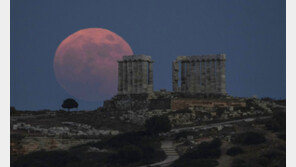 6월의 마지막 보름달…붉은 빛의 ‘스트로베리 문’