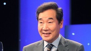 이낙연 “조국 임명 이틀 전 文에 ‘임명 안 했으면’ 건의”