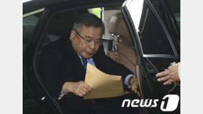 박영수 “포르쉐 렌트비 줬다…대게·과메기는 선물로 받아”