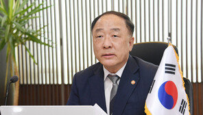 홍남기, 피치 면담서 “국가채무 선제적 관리하겠다”