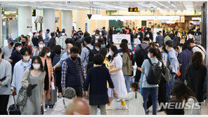 ‘이용객 북적’ 제주공항…국제선도 국내선으로 이용