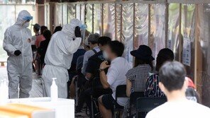 신규 확진 1200명 넘어…“2∼3일내 안잡히면 최고단계 거리두기 검토”