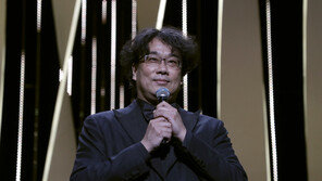 봉준호, 칸영화제 개막 선언…“시나리오 쓰다 왔다”