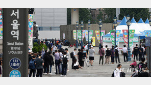 수도권 회식 자제·재택근무 강력 권고…14일까지 안 잡히면 ‘새 4단계’