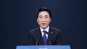 K방역 자신감 보이던 靑 “속이 새카만 숯 돼가고 있다”