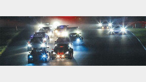 어둠 속 빛의 질주… 굉음이 쏟아진다