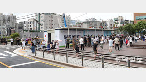 [사설]확진 1212명… 지금이 소비진작용 지원금 뿌릴 땐가