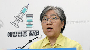 정은경 “상황 악화땐 이달말 하루 2140명 확진”