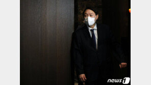 ‘국민통합’ 좇는 윤석열-‘현실정치’ 보는 최재형…‘다른 길’ 걸을까