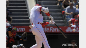 오타니, 32호 대포 폭발…亞 선수 한 시즌 최다 홈런 신기록