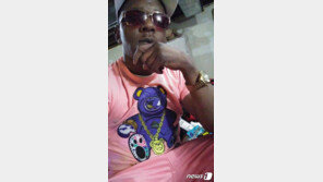 플로이드 동영상 촬영 美 10대 여성의 삼촌, 경찰차에 치여 사망