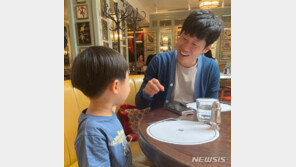 박지성♥김민지 부부, 아들과 행복한 런던 일상 공개