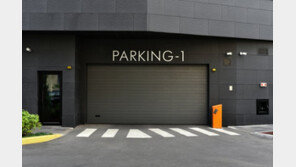 ‘딱지’ 붙였다고…아파트주차장 12시간 막은 입주민 벌금 150만원