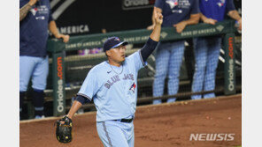 류현진, 승리로 전반기 마무리…BAL전 5이닝 7K 1실점