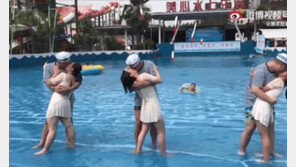 “마스크 벗고 입 맞추세요”…中서 코로나 종식 기원 ‘키스 대회’