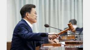 文대통령, ‘포르쉐 무상 의혹’ 박영수 특검 면직 재가