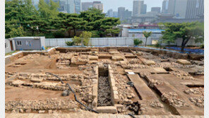 경복궁서 150년전 대형화장실 유적 첫 발굴