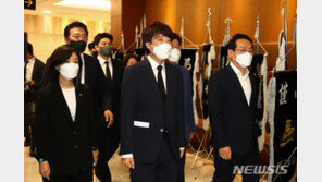 이준석 “김종인 국민의힘 후보 옆 자리에 계실 분…기여 기대”