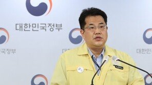 “낮엔 4명, 밤엔 2명 모임”…오후 6시 기준으로 나뉜 이유는?