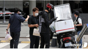 출근해야 하는 직장인들 ‘불안감’ 호소…‘자차·도시락’ 대응