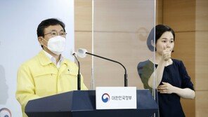 수도권 거리두기 ‘최후의 단계’ 카드 꺼내든 정부…“수용성은 고민”