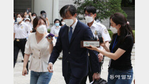 조국 “난 박근혜때 反정부…내게 무슨 득 보려 딸 장학금 줬겠나”