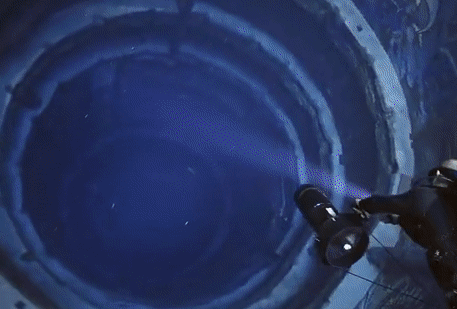 세계에서 가장 깊은 수영장…두바이 ‘60m’ 지하까지 다이빙