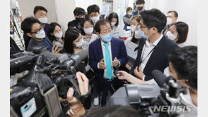 ‘레드 준표’, 넥타이 색이 바뀌었다?…왜?