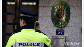 서둘러 짐싼 벨기에 대사부인 손 흔들고 웃으며 한국 떠났다