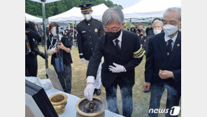 최재형 전 감사원장 부친 현충원서 영면…나라 살리기 결의 다져