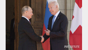 바이든, 푸틴에 “사이버공격에 따른 결과 뒤따를 것” 경고