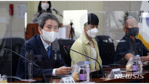 이준석 통일부 폐지론에 이인영 “젠더감수성 이상” 진중권 “뻘짓”