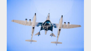 억만장자 브랜슨, 첫 우주여행 성공…“우주 가기 아름다운 날”