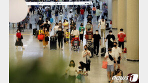 3달간 207만명 몰린 제주~김포 노선…제주 2단계 격상도 ‘불안’