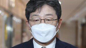 유승민, 대선 예비후보 등록…“유능한 대통령 되겠다”