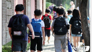 원격 전환에 맞벌이 ‘비상’…“돌봄 몰릴 초등 저학년은 등교를”