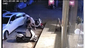 길거리서 맞고 납치 당하는데 멀뚱멀뚱 구경만…中서 난리난 영상