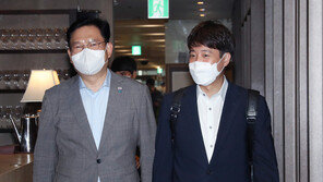 野, “이준석이 제왕이냐” 전국민 재난지원금 합의에 발칵