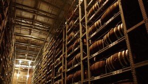 1병 15만원 넘는 소주, 어떤 맛?…‘일품진로 21년산’ 8000병 한정판매