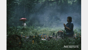 ‘랑종’, 거리두기 4단계에도 예매율 1위…14일 개봉