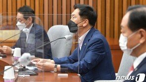 국민의힘 “짧고 굵게?…코로나 대유행 올까 무섭게 들려”