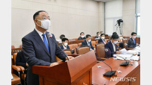 홍남기, “전 국민 재난지원금, 동의하지 않는다” 與와 충돌