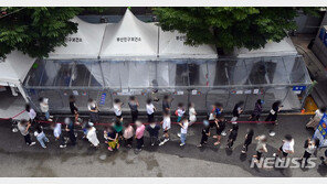 오후 6시 기준 확진자 이미 1300명 육박 ‘사상 최다’…오늘 1500명대 갈수도
