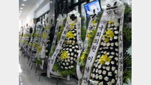 與 대선주자들 목포로… ‘친문 적자’ 김경수 장인상