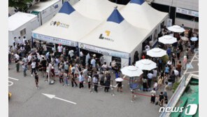 확산 속도 못 따라가는 방역 체계…모든 단계마다 ‘과부하’ 호소