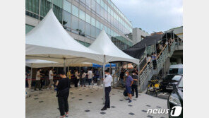 33도 폭염 경보에도 검사 2배 폭증…선별진료소 “쓰러질 지경”