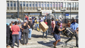 남아공 폭동에 LG 이어 삼성 물류창고도 약탈 피해