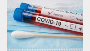 “너네도 격리해” 자가격리 조치에 보건소 직원 껴안은 40대